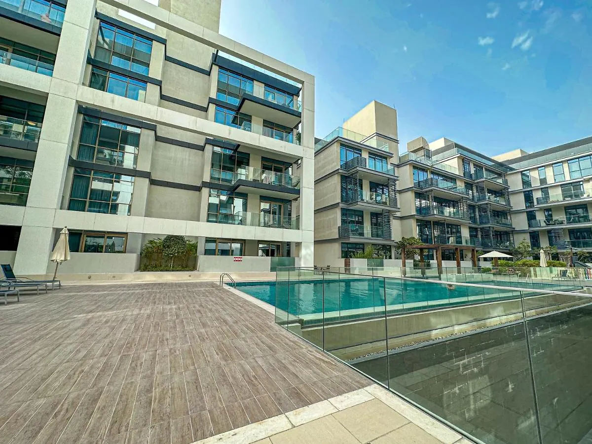 Higuests - Charming Retreat In Citywalk With Balcony And Pool Dubai Apartment