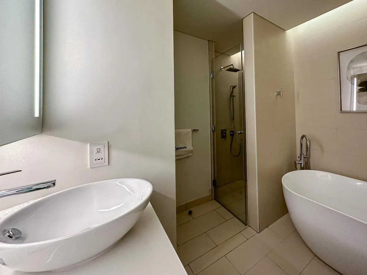 Higuests - Charming Retreat In Citywalk With Balcony And Pool Dubai Apartment