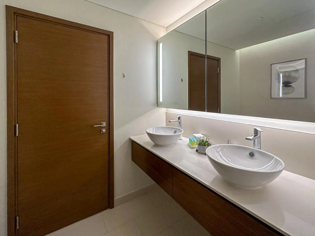 Higuests - Charming Retreat In Citywalk With Balcony And Pool Dubai 0*,