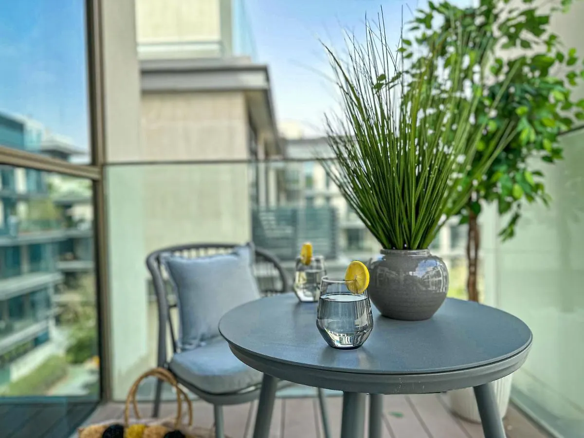 Higuests - Charming Retreat In Citywalk With Balcony And Pool Dubai 0*,