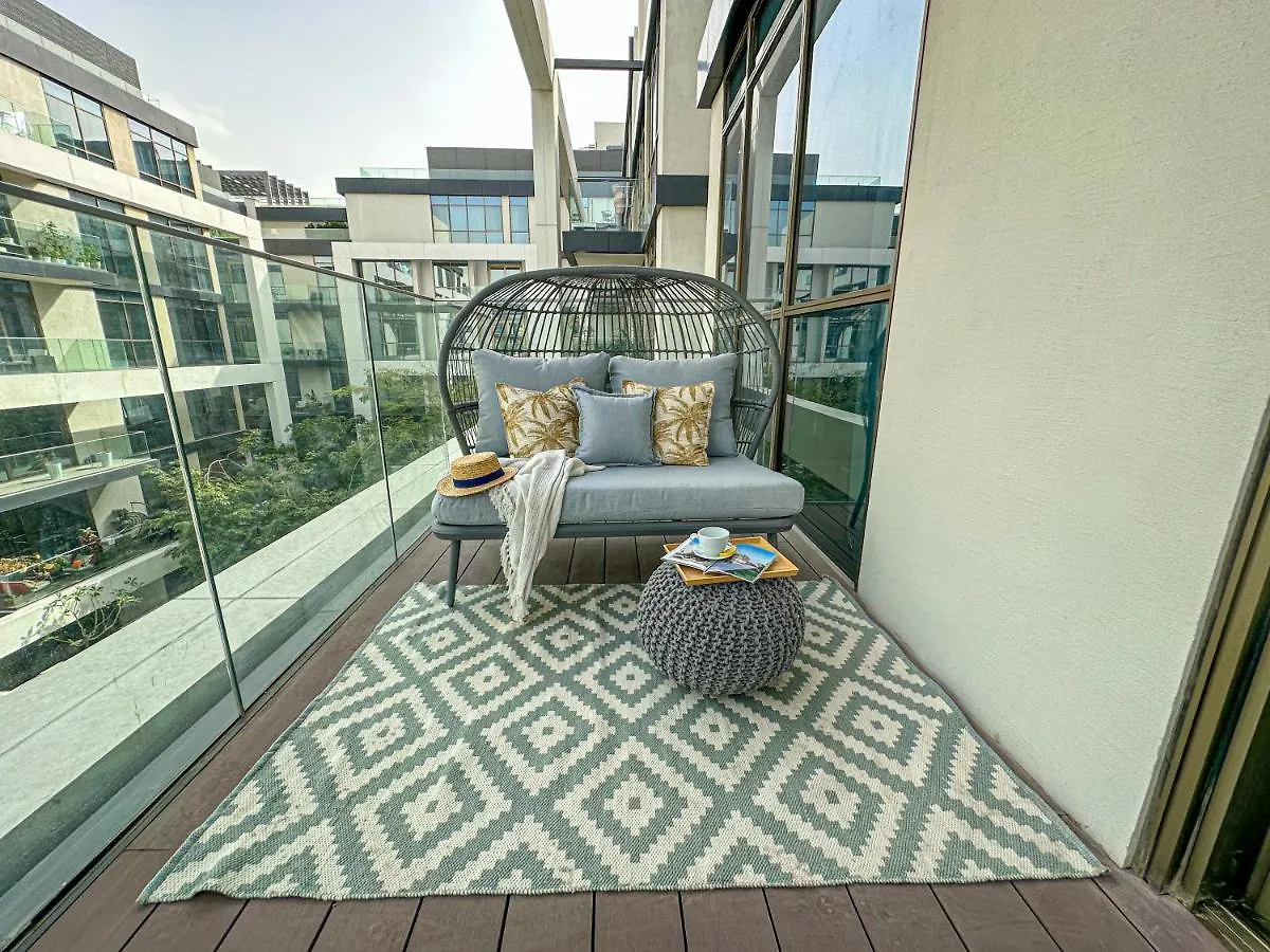 Higuests - Charming Retreat In Citywalk With Balcony And Pool Dubai Apartment