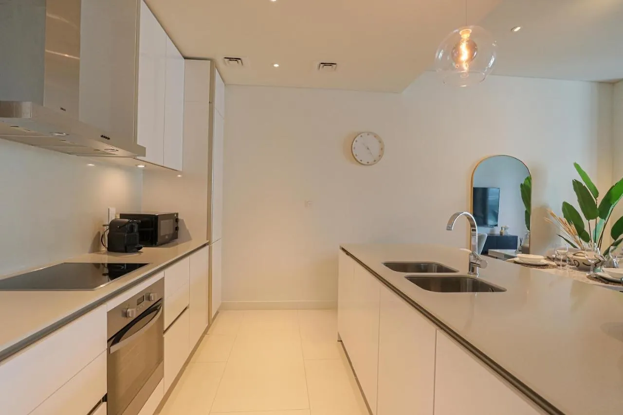 Higuests - Charming Retreat In Citywalk With Balcony And Pool Dubai United Arab Emirates